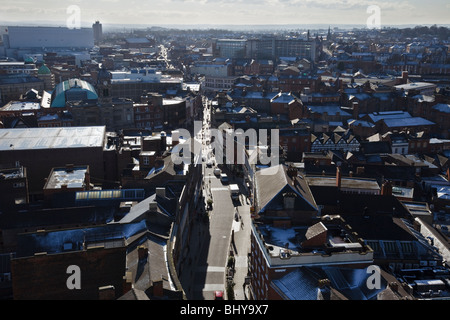 Vue sur le centre-ville de Derby de la tour de la cathédrale, Derbyshire, Angleterre Banque D'Images