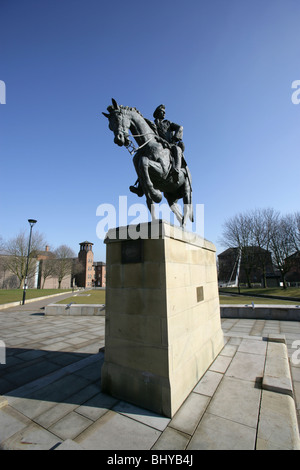 Ville de Derby, en Angleterre. L'Anthony sculpté Pierres Bonnie Prince Charlie avec le Silk Mill et cathédrale réaménagée en vert. Banque D'Images