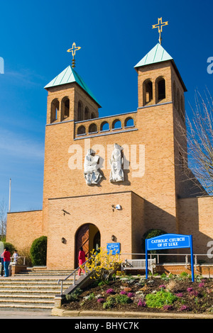 Pinner Middlesex , l'Église catholique de Saint Luc Banque D'Images