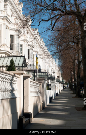 Une rue de Holland Park Banque D'Images