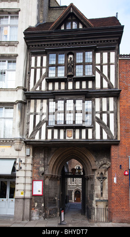 Maison de la porte de l'église du prieuré de St Bartholomew the Great London EC1 UK Banque D'Images