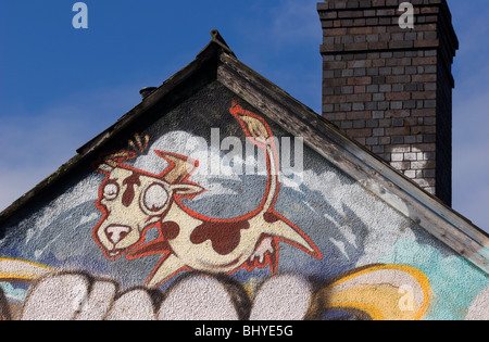 Graffito d'une vache à Montpelier Gare, Bristol, Angleterre. Banque D'Images