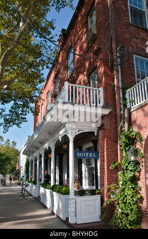 New York Long Island Sag Harbor Main Street L'hôtel American coin porche Banque D'Images