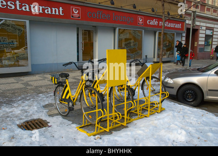 Service de location de vélos automatisé Jello Karlin de Prague République Tchèque Europe Banque D'Images