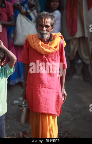 Le Brahmane à l'Diwahli festival, près de Varanasi en Inde Banque D'Images