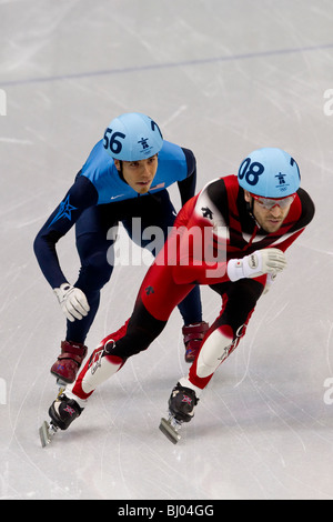 Francois-Louis Tremblay (CAN) et d'Apolo Anton Ohno (USA) qui se font concurrence sur le patinage de vitesse courte piste men's 500m Banque D'Images