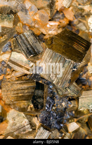 Cristaux de pyrite de fer, connu sous le nom de 'fool's gold' Banque D'Images