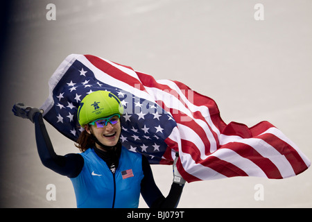 Katherine Reutter (USA) réagit après avoir remporté la médaille d'argent dans le patinage de vitesse courte piste 1000 m Femmes Banque D'Images