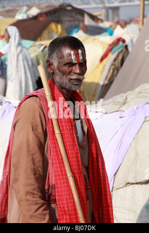 Le Brahmane à l'Diwahli festival, près de Varanasi en Inde Banque D'Images