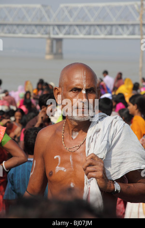 Pèlerins hindous à l'Diwahli festival en Inde, près de Varanasi Banque D'Images