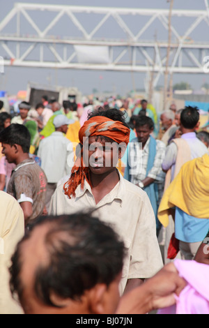 Pèlerins hindous à l'Diwahli festival en Inde, près de Varanasi Banque D'Images