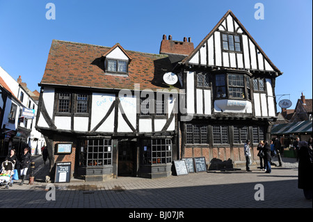 Gert et Henry's pub dans la pagaille dans la ville de York dans le North Yorkshire England Uk Banque D'Images