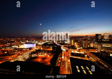 Nuit paysage urbain du centre-ville de Birmingham, West Midlands. Banque D'Images