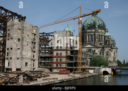 Vestiges de palais de la République Palast der Republik durant la démolition Berlin Allemagne Mai 2008 Banque D'Images