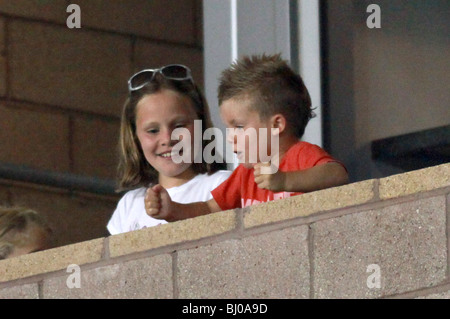 CRUZ BECKHAM RAMSEY KID LOS ANGELES GALAXY V CHIVAS USA CELEBS À MATCH DE FOOTBALL CARSON LOS ANGELES CA USA 29 Août 2009 Banque D'Images