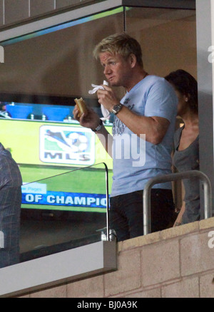 GORDON RAMSEY LOS ANGELES GALAXY V CHIVAS USA CELEBS À MATCH DE FOOTBALL CARSON LOS ANGELES CA USA 29 Août 2009 Banque D'Images