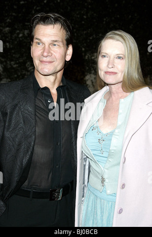 PATRICK SWAYZE et LISA NIEMI DERNIÈRES VACANCES PREMIERE CINERAMA DOME HOLLYWOOD LOS ANGELES USA 12 janvier 2006 Banque D'Images