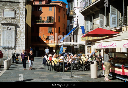 Les cafés de la Place Rossetti dans le centre historique de Nice Banque D'Images