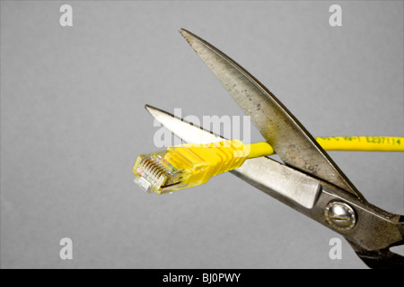 Câble réseau est coupé Banque D'Images