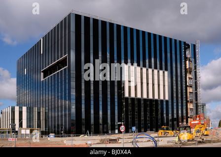 Le bâtiment cube en voie d'achèvement dans le centre-ville de Corby dans le Northamptonshire. Banque D'Images