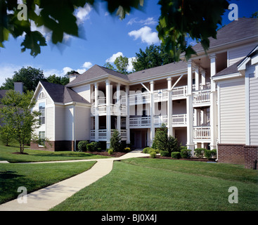 Haut de gamme, moderne complexe d'appartements de deux étages dans la banlieue de Philadelphie, Pennsylvanie, USA Banque D'Images