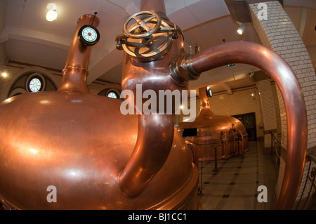 Réservoirs traditionnels en cuivre pour le brassage de la bière Heineken, Heineken Brewery museum, Amsterdam (pas de biens libérés) Banque D'Images