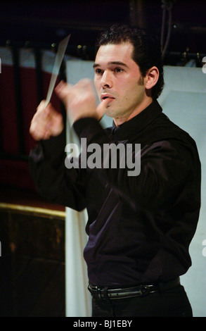 Tugan Sokhiev, l'orchestre russe travaillant sur un Welsh National Opera production d'Eugène Onéguine de Tchaïkovski Banque D'Images