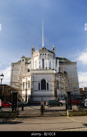 La Cathédrale Sainte Anne, Belfast, avec son célèbre clocher en acier inoxydable. Banque D'Images