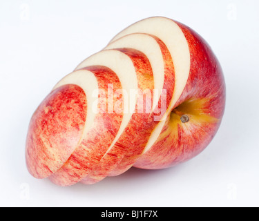 Une pomme rouge isolé sur fond blanc. Banque D'Images