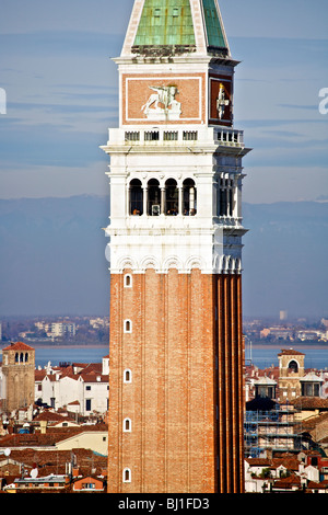 Le Campanile sur la Piazza San Marco à Venise, Vénétie, Italie Banque D'Images