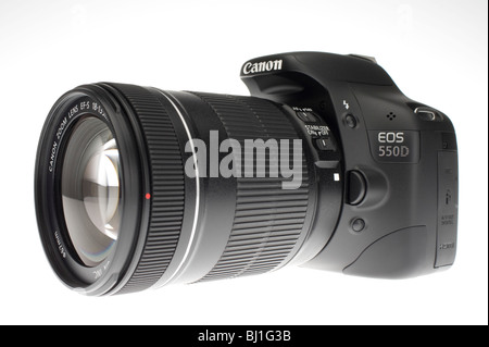 Canon EOS 550D Digital Rebel ou 2Ti Appareil reflex numérique avec fonction vidéo mars 2010. Appareil équipé de 18-135 mm f/3.5-5.6. Banque D'Images
