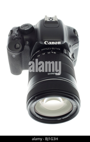 Canon EOS 550D Digital Rebel ou 2Ti Appareil reflex numérique avec fonction vidéo mars 2010. Appareil équipé de 18-135 mm. Banque D'Images