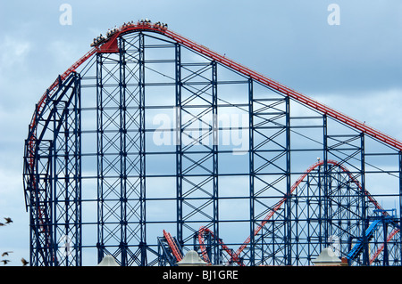 La tour de Blackpool, les jetées et la plage Pleasure sont les monuments de la mille d'or de Blackpool, Lancashire, Royaume-Uni Banque D'Images