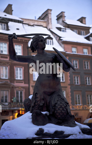 Le Mermaid Statue en place du Vieux Marché, Varsovie, Pologne, Union européenne (UE). Banque D'Images