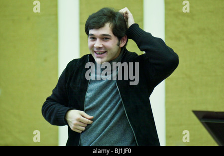 Le chef d'orchestre russe Tugan Sokhiev à répéter avec l'orchestre de l'Opéra National du Pays de Galles Banque D'Images