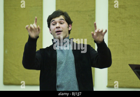 Le chef d'orchestre russe Tugan Sokhiev à répéter avec l'orchestre de l'Opéra National du Pays de Galles Banque D'Images