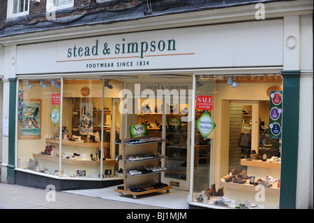 Stead et Simpson boutique chaussures sign in York England Uk Banque D'Images