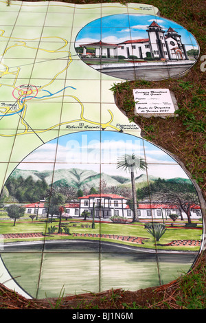 Panel de tuiles vernissées. Vallée de Furnas. L'île de São Miguel, Açores, Portugal. Banque D'Images