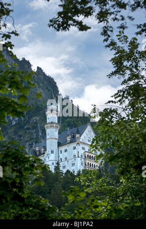 Konigsschlosser le château de Neuschwanstein dans paysage de montagnes, Bavière, Allemagne Banque D'Images