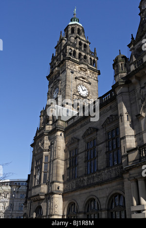 Hôtel de ville de Sheffield et sa tour de l'horloge, Angleterre Royaume-Uni. Bâtiment gothique victorien classé grade I Banque D'Images