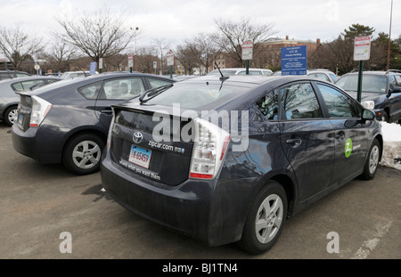 Zipcars garés dans les espaces réservés à l'université de Yale, New Haven, CT Banque D'Images