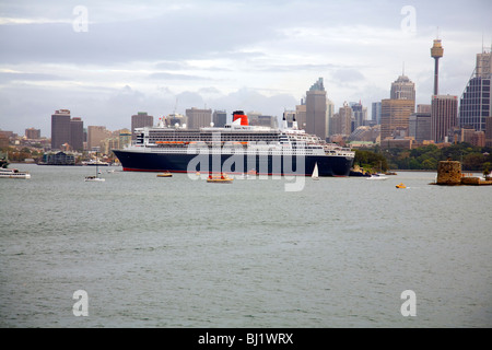 Queen Mary 2 dans le port de Sydney. Banque D'Images