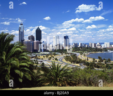 Perth - Skyline de l'Australie de l'Ouest la capitale de l'état et la plus grande ville vue de Kings Park Banque D'Images