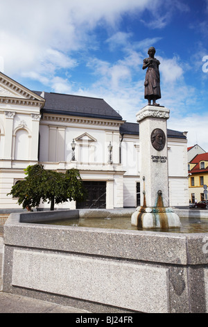 Statue de Annchen Von Tharau en face de Drama Theatre, Klaipeda, Lituanie, Pays Baltes, Europe de l'Est Banque D'Images