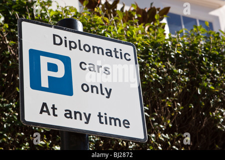 Parking pour les diplomates uniquement dans Kensington Londres Banque D'Images
