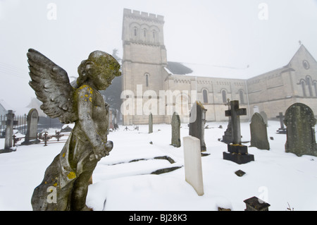 Statue de l'Ange, cimetière, église St Paul, Whiteshill, Stroud, Gloucestershire, Royaume-Uni Banque D'Images