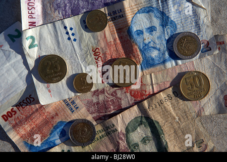 Sélection de pesos argentins et centavos billets avec des pièces Banque D'Images