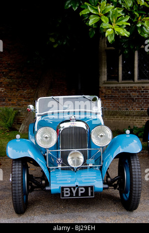 Lagonda rapier voitures sur le parvis de l'hôtel Great Fosters, Egham, Surrey Banque D'Images