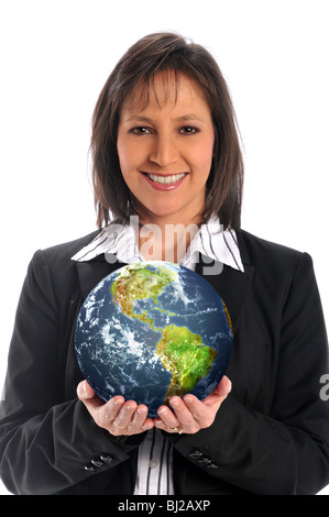 Businesswoman holding la terre isolé sur fond blanc Banque D'Images