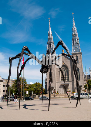 L'Araignée géante 'maman' Sculpture à l'extérieur de la Galerie nationale à Ottawa (Ontario) Canada Banque D'Images